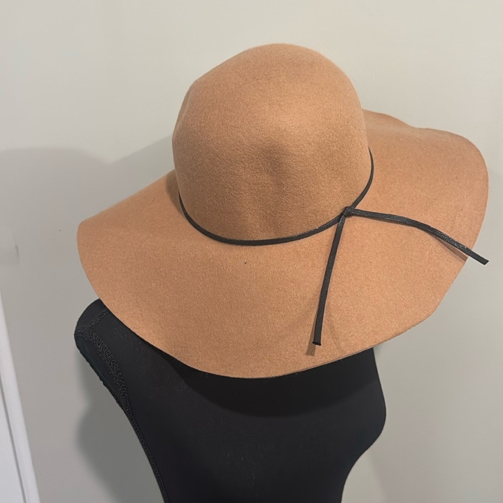 Set of two Camel and black colored hats